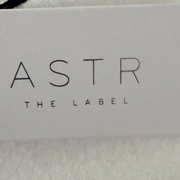 ASTR The Label Long Sleeve Sweetheart Neck White Smocked Crop Top XL NWT - Picture 9 of 12